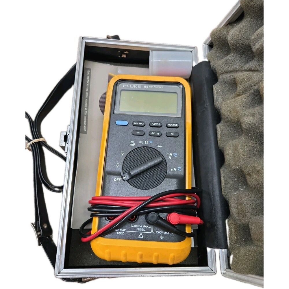 Fluke 83 Digital Multimeter, Cat III, 1000V, 10 A, w/ Test Leads & Holster